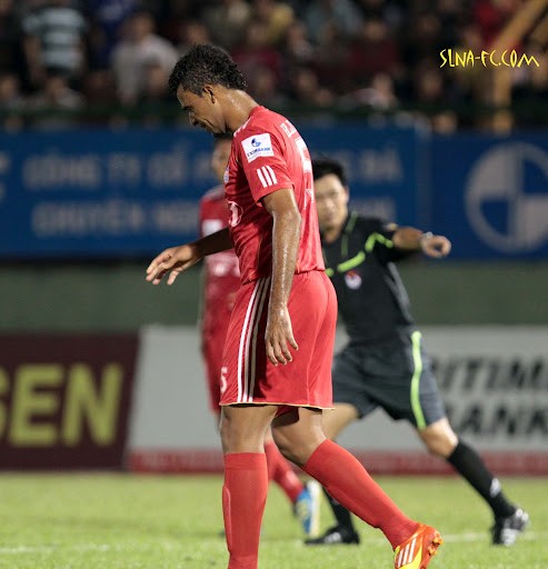 Hai điểm nhân đáng chú ý nhất của trận đấu là việc trung vệ Nguyễn Hoàng Helio sút hỏng quả phạt 11m ở cuối trận…